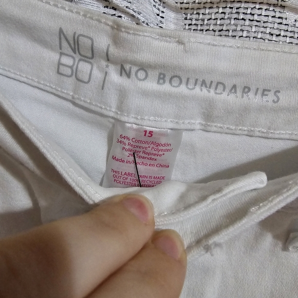 🌴 5/$13 No Boundaries NWT White Jeans *Flawed* - Picture 5 of 5